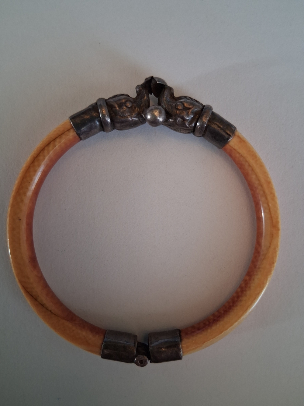 Vintage India Elephant Head Hinged 7" Bangle With Screw-Pin Closure